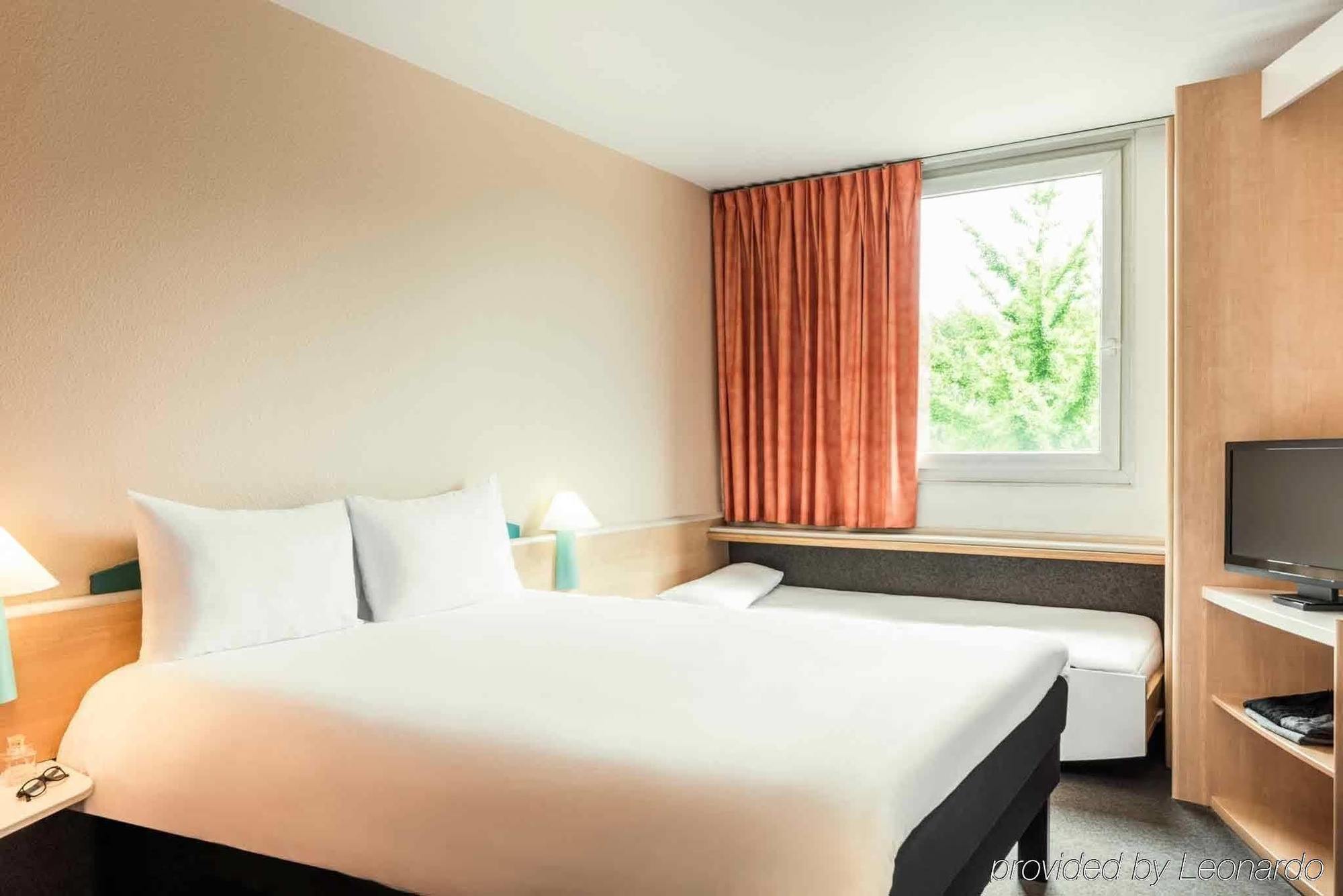 Ibis Paris Saint-Denis Stade Sud Exterior photo